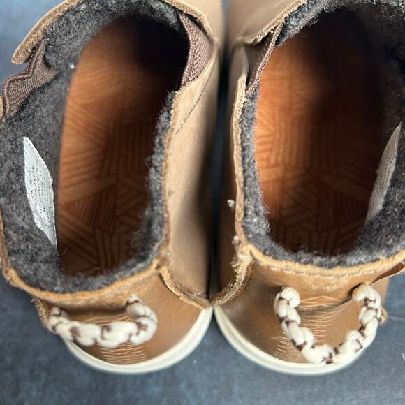 OluKai Women's 5 Hawai'iloa Manu Hope Ankle Booties Leather Taupe Grey/Off White - Picture 8 of 12